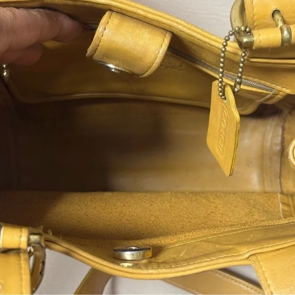 Vintage Coach 4157 Waverly
Soho Shoulder Bag Leather Yellow - Picture 7 of 10
